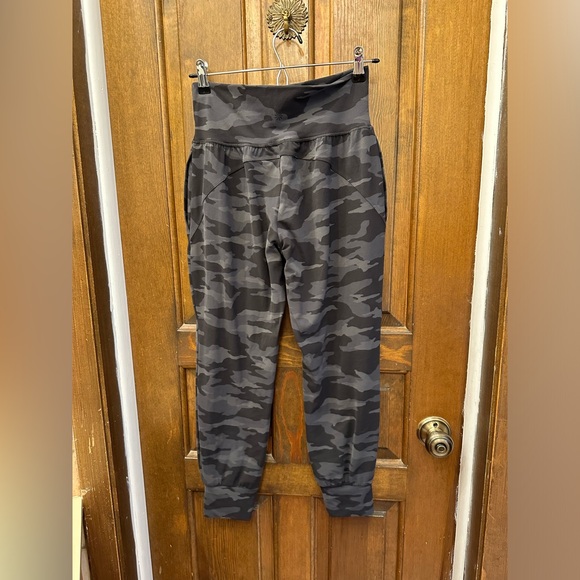 Athleta salutation high rise jogger - Picture 1 of 6